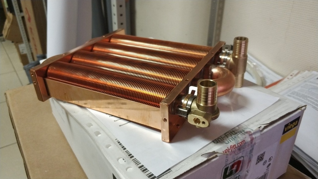 Медный теплообменник без защитного покрытия.jpg Медный теплообменник без защитного покрытия.jpg