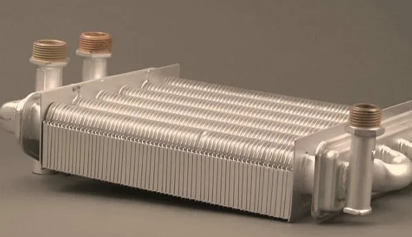 Алюминиевый теплообменник.jpg Алюминиевый теплообменник.jpg